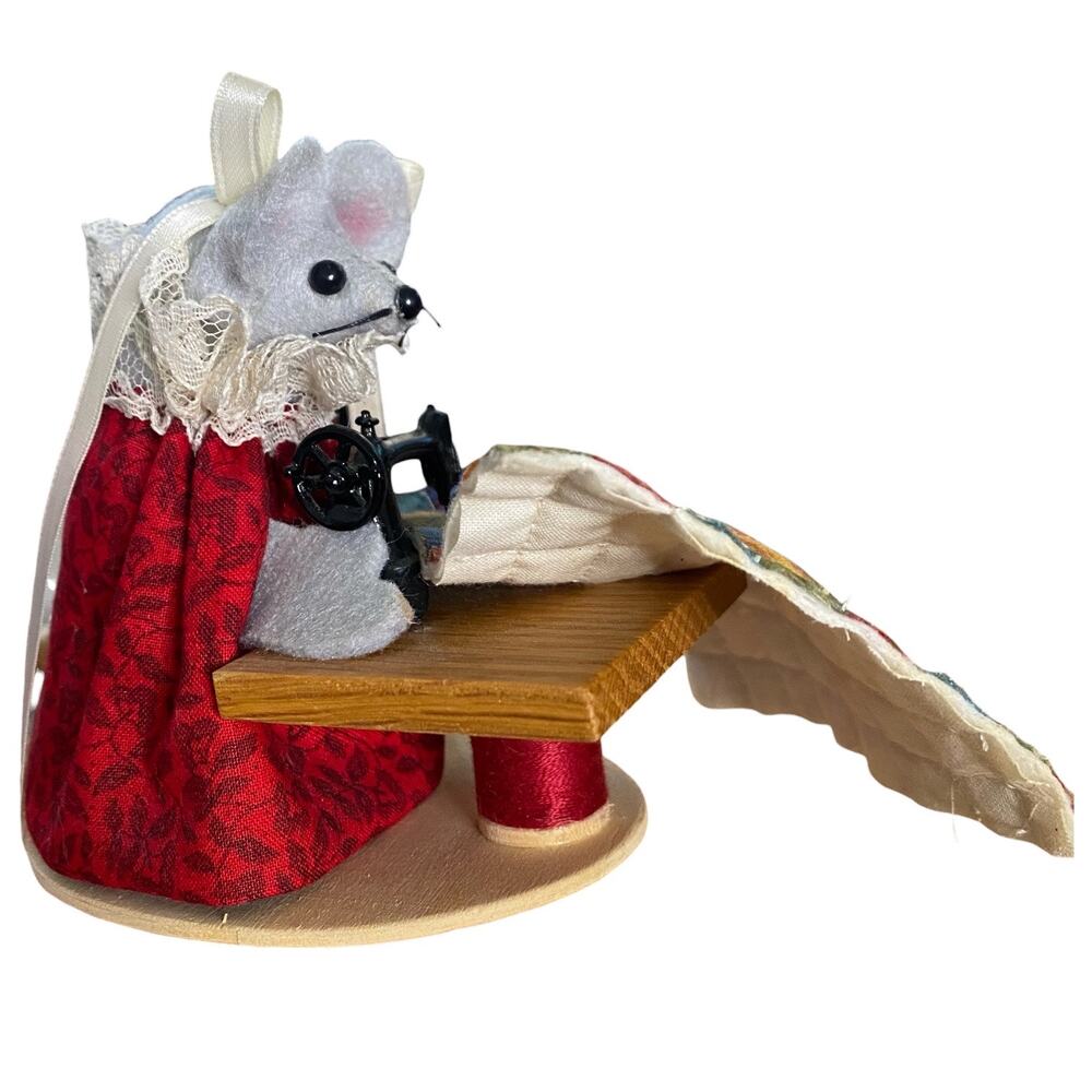 Handmade Vintage 4.5" Tall Felt Mouse Sewing a Quilt Unique Craft One of a Kind